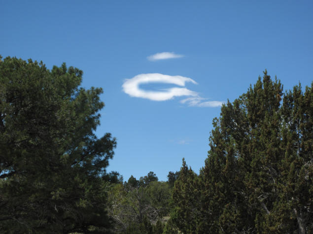 A ring-shaped cloud seen from US 180.