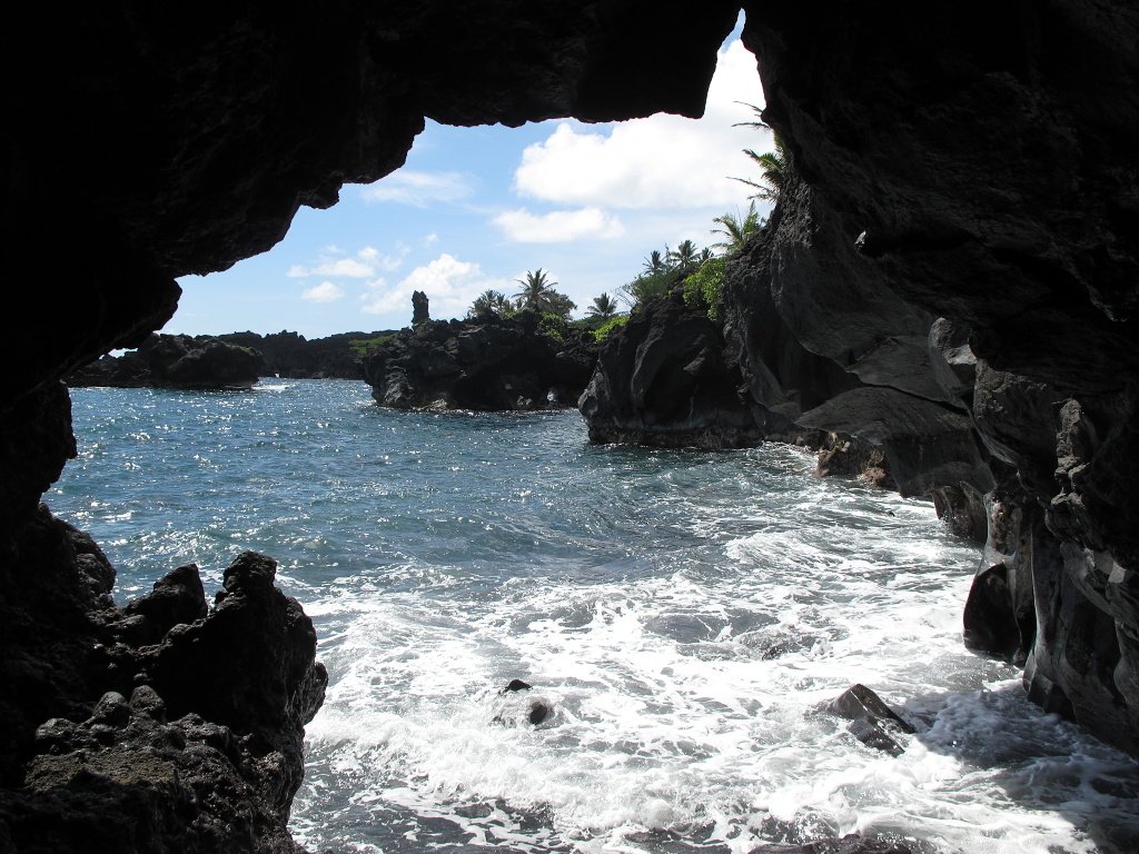 View of the shore from the lava tube at Wai‘anapanapa State Park.