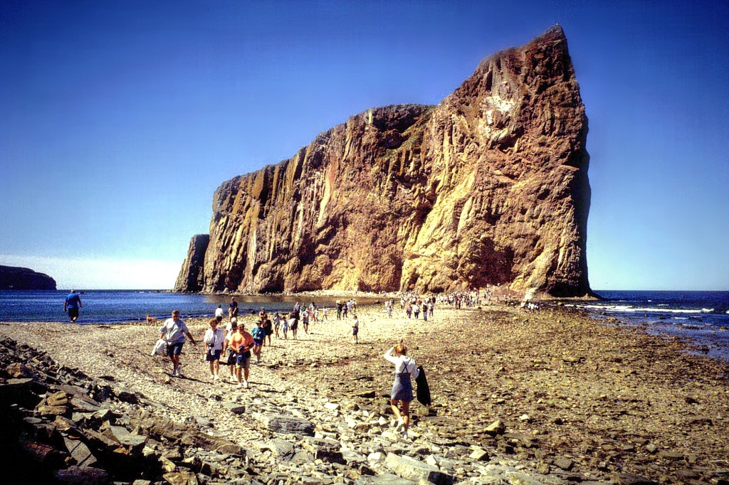Visitors return from Percé Rock.