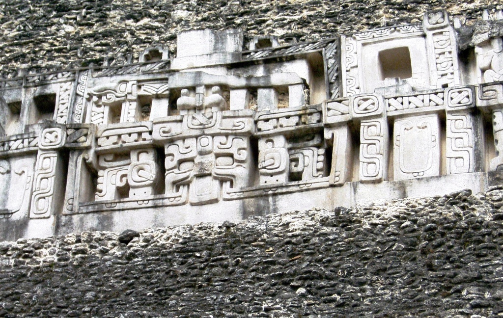 El Castillo: Mayan signage
